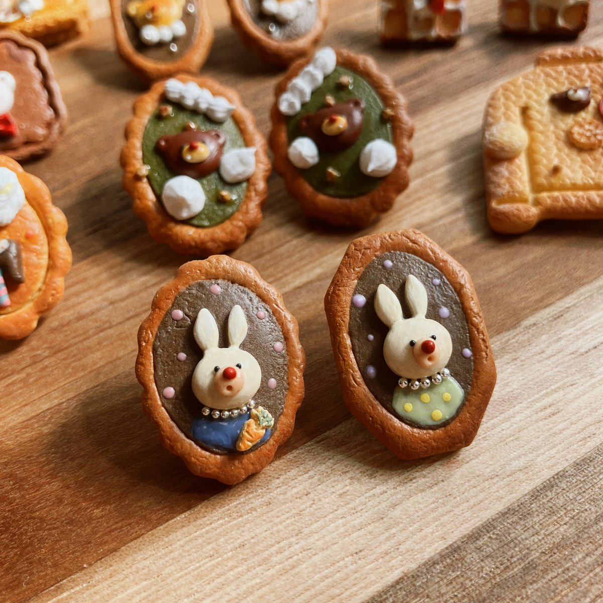 立春とは思えないデザインになってしまっいましたか…🫣
 
出来上がりました𖧷
ク(マ)ッキーシリーズ。* 
　
⚫︎2026.2/14〜2/28
まで開催されます
【森のメリーゴーランド】
和歌山市手平1-10-26
シロクマ古屋販売所さまにて🧸🍪
#ハンドメイドアクセサリー　#ミニチュア
#クッキー　#立春