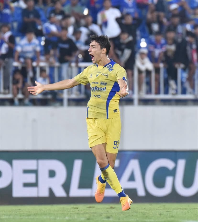 🇮🇩🧱 Persib Bandung musim ini di Super League:

• Baru kebobolan 11 gol dari 19 laga
• Rekor kandang sempurna (100% menang)
• Di kandang hanya kebobolan 1 gol

It’s a Bandung thing!🔥