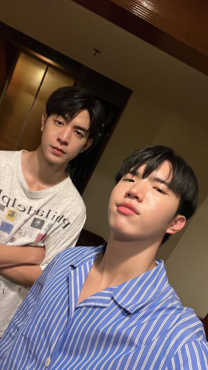 consuistency's tweet photo. ⠀

Kebetulan yang tidak disengaja, ketemu adek kelas saat masih SMA di lift asrama kampus, ternyata dia kuliah di kampus yang sama. Well, long time no see. How’s life treating you? @lukisankuas 

⠀ https://t.co/DA3TcN4kmC
