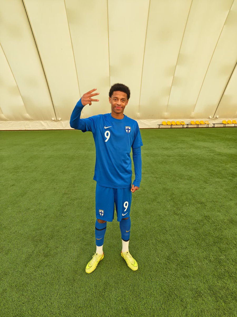 Huuhkajat tweet media