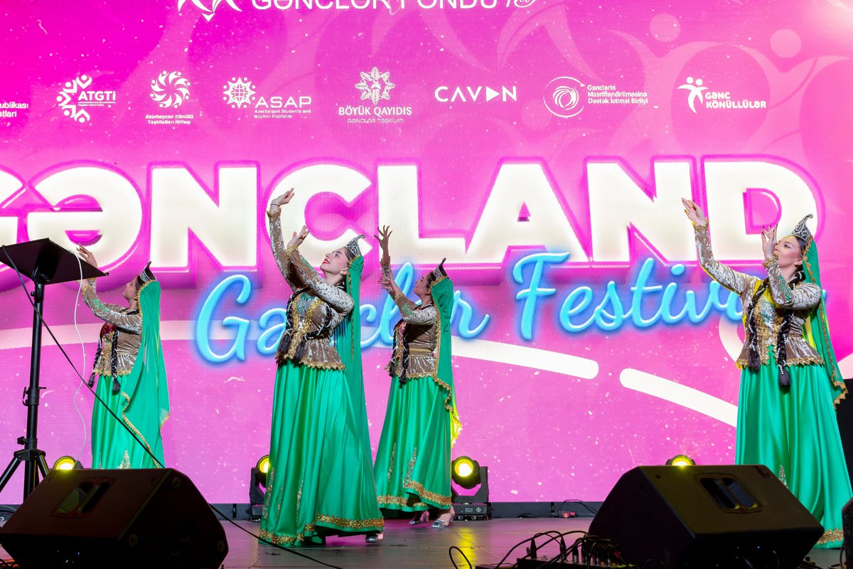 konullu_aze's tweet image. Azərbaycan Respublikasının Gənclər Fondu tərəfindən təşkil olunan “GəncLAND” Gənclər Festivalında 3 mindən çox gənc bir araya gələrək Gənclər Gününü yüksək enerji ilə qeyd ediblər.

#AKTİ #AzGF #GəncLAND #GənclərGünü2026 #GənclərləGənclərÜçün #GənclərFondu15il