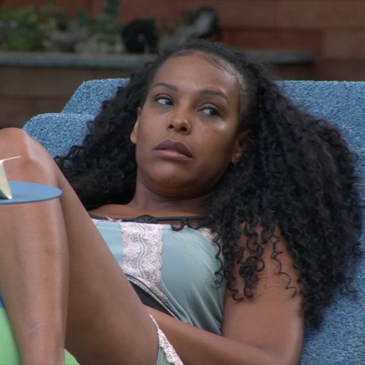 Dantinhas's tweet image. Sarah: "Todo mundo tá falando que, pra Ana Paulo sair, ela tinha que ir comigo ou com o Jonas. Vocês estão loucos? Acha que vou pagar pra ver? Eu me cagando dela ir com o Brigido, imagine se fosse comigo?!"

Sol: "A gente tem medo de sair em qualquer Paredão."

Sarah: "A gente…