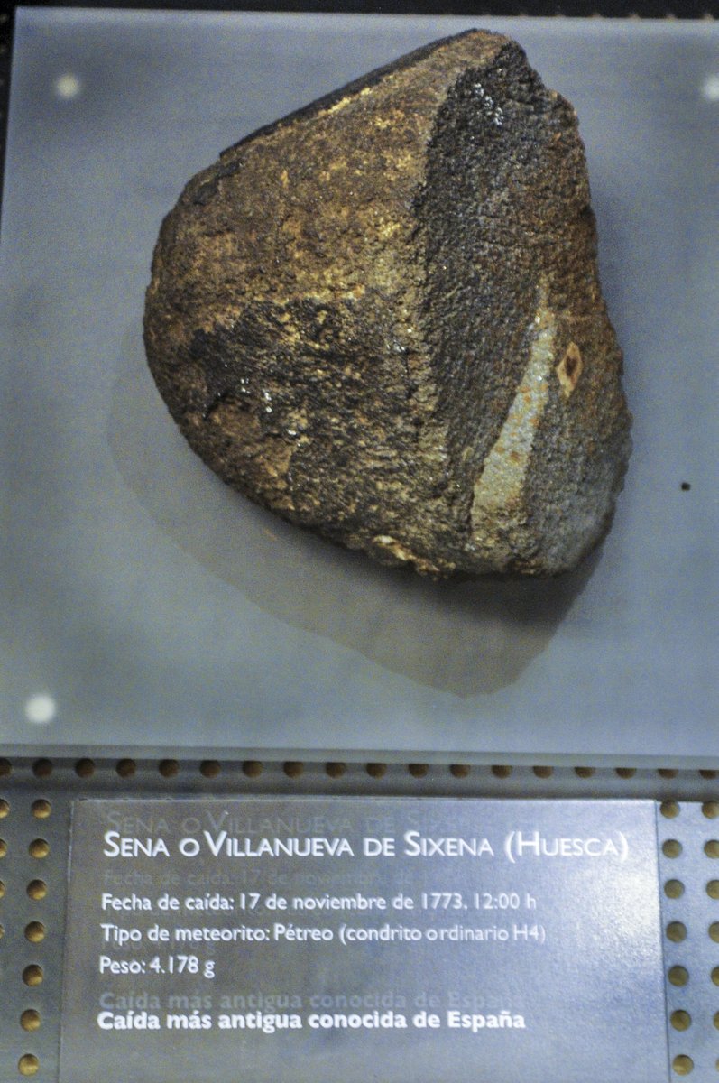 METEORITOS: FRAGMENTOS EXTRATERRESTRES
Los científicos y naturalistas conocen bien que el primer meteorito registrado en España se remonta al año 1773 y que cayó en tierras aragonesas, de Huesca, concretamente entre las localidades monegrinas de Sena y de Villanueva de Sigena.