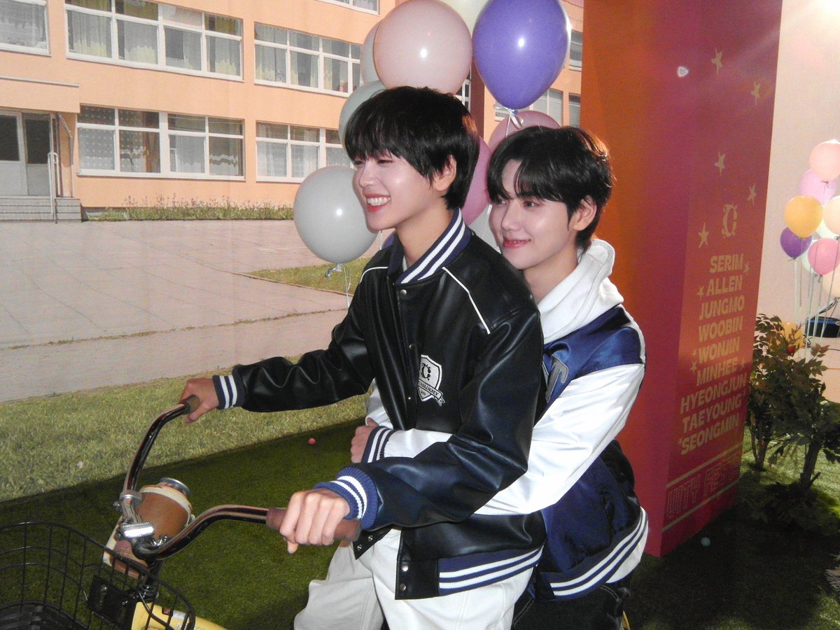 CRAVITY_twt's tweet image. 강민희는 두발자전거를 못탑니다. 🐶🐶
#크래비티 #형준 #민희