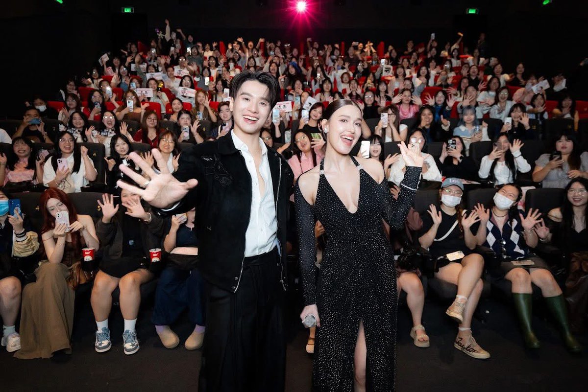 Chamcham1006's tweet photo. Những hình ảnh đầu tiên của Keng Harit và Jackie tại buổi giao lưu và gặp gỡ khán giả cùng NGƯỜI ĐẸP VÀ QUÁI LẠ tại rạp CGV Landmark 81🔥
Cre 📷: CJ ENM VietNam
KENG DIVA AT HOCHIMINH
#DivaLaVie #KengHarit https://t.co/84LQmHv9qR