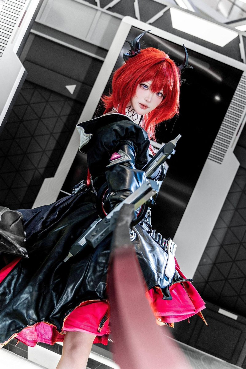 RandomPosting_X's tweet photo. Character: Leavatain
Series: Arknights: Endfield
Cosplayer: 小南宫zzZ
📷: Zero(零)

Tags: #Leavatain #ArknightsEndfield #Surtr #Arknights #Cosplay #RedHair #Swordswoman #AnimeGirl #Endfield #小南宫zzZ #Leavatain https://t.co/HcWZWclR9g
