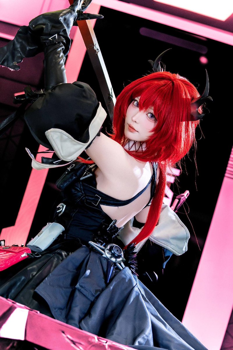 RandomPosting_X's tweet photo. Character: Leavatain
Series: Arknights: Endfield
Cosplayer: 小南宫zzZ
📷: Zero(零)

Tags: #Leavatain #ArknightsEndfield #Surtr #Arknights #Cosplay #RedHair #Swordswoman #AnimeGirl #Endfield #小南宫zzZ #Leavatain https://t.co/HcWZWclR9g
