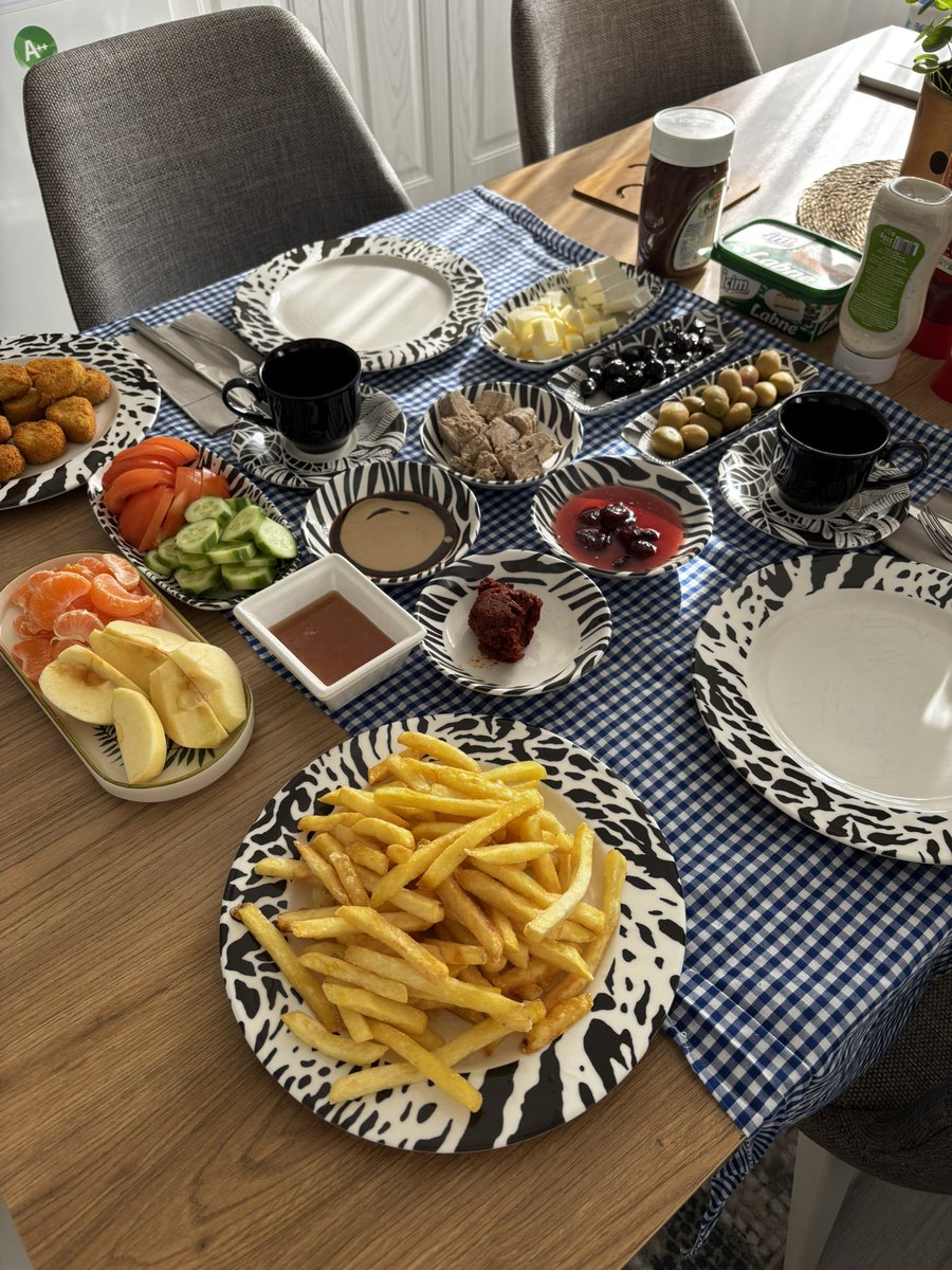 zuukocum's tweet photo. Ben onun doğum gününü kutladım o da bana kahvaltı hazırladı https://t.co/5jdqwzqflU