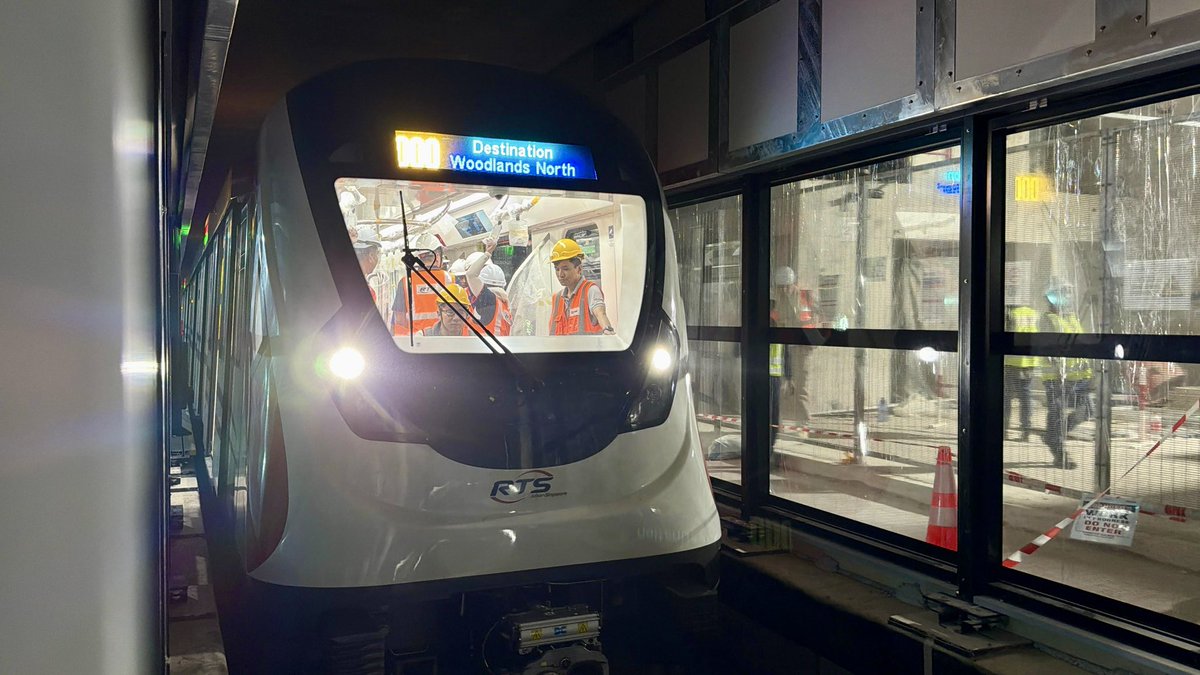 LTAsg's tweet image. The first Johor Bahru-Singapore Rapid Transit System (#RTS) Link Train arrived in Woodlands North Station this afternoon for its scheduled train demo. 

✅ This marks another major milestone in our journey towards seamless cross-border travel!