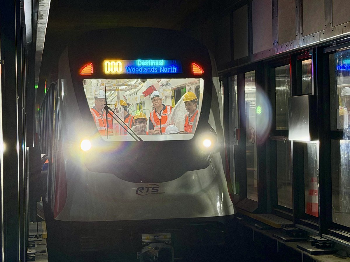 LTAsg's tweet image. The first Johor Bahru-Singapore Rapid Transit System (#RTS) Link Train arrived in Woodlands North Station this afternoon for its scheduled train demo. 

✅ This marks another major milestone in our journey towards seamless cross-border travel!