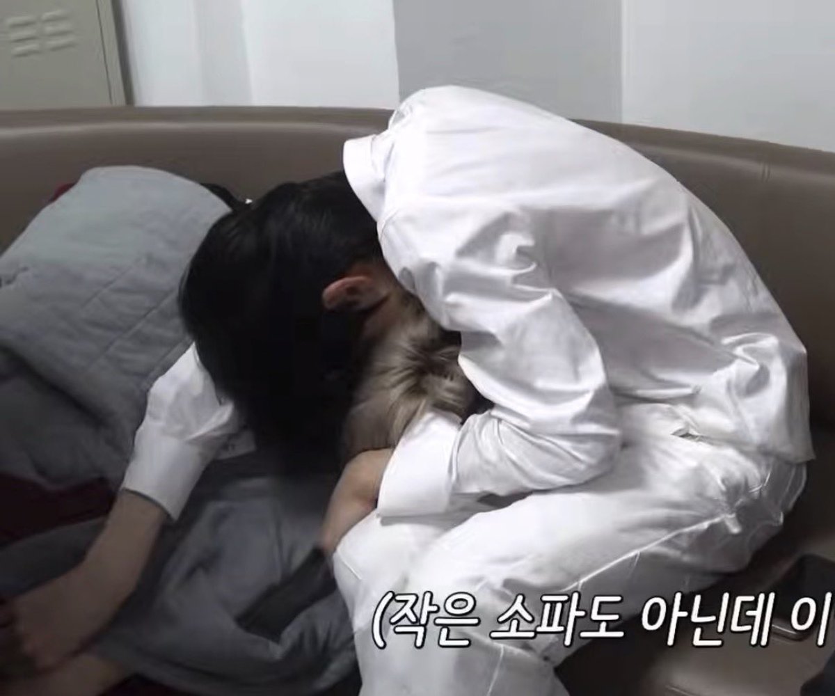 훈훈즈는 투닥거리고 있다가 눈 돌리면 이러고 있네 그만해라