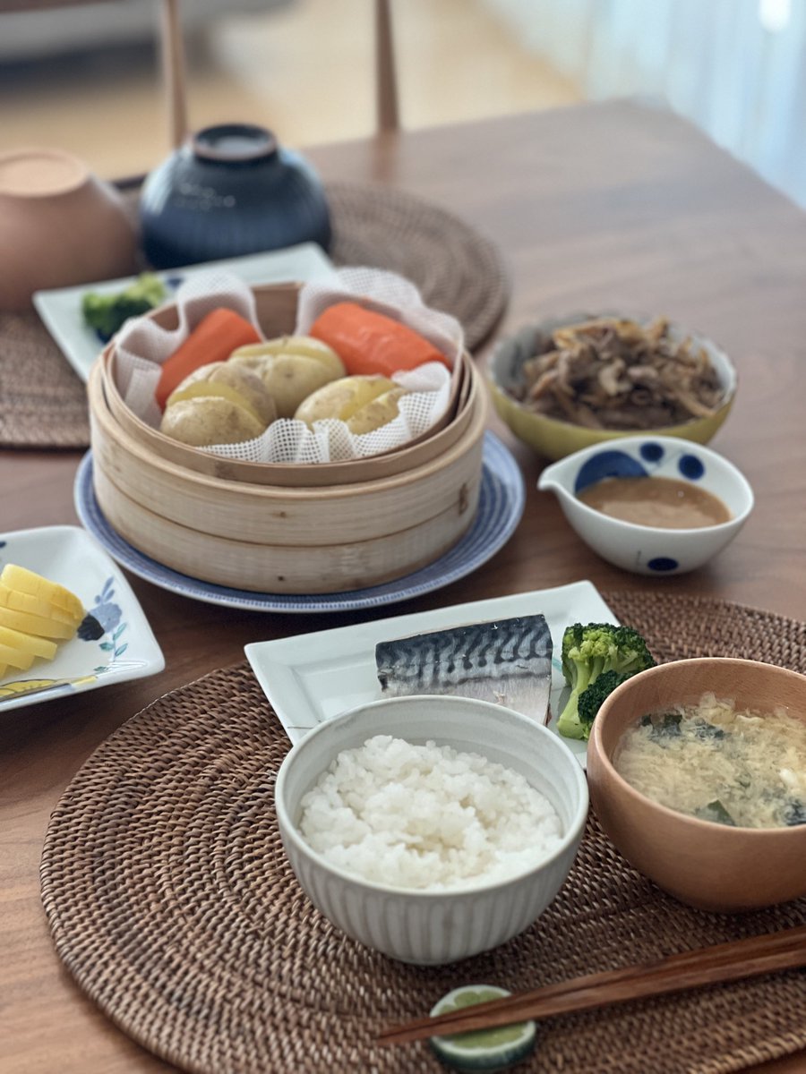 uchan_gohan's tweet photo. 鯖の味噌煮定食

長谷川あかりさんのレシピ✨

鯖の味噌煮風
豚こましぐれ煮
蒸し野菜
卵スープ

ゆるダイエットはじめました💪
 #おうちごはん  #体脂肪率  #蒸籠 https://t.co/3yqeKtrggx