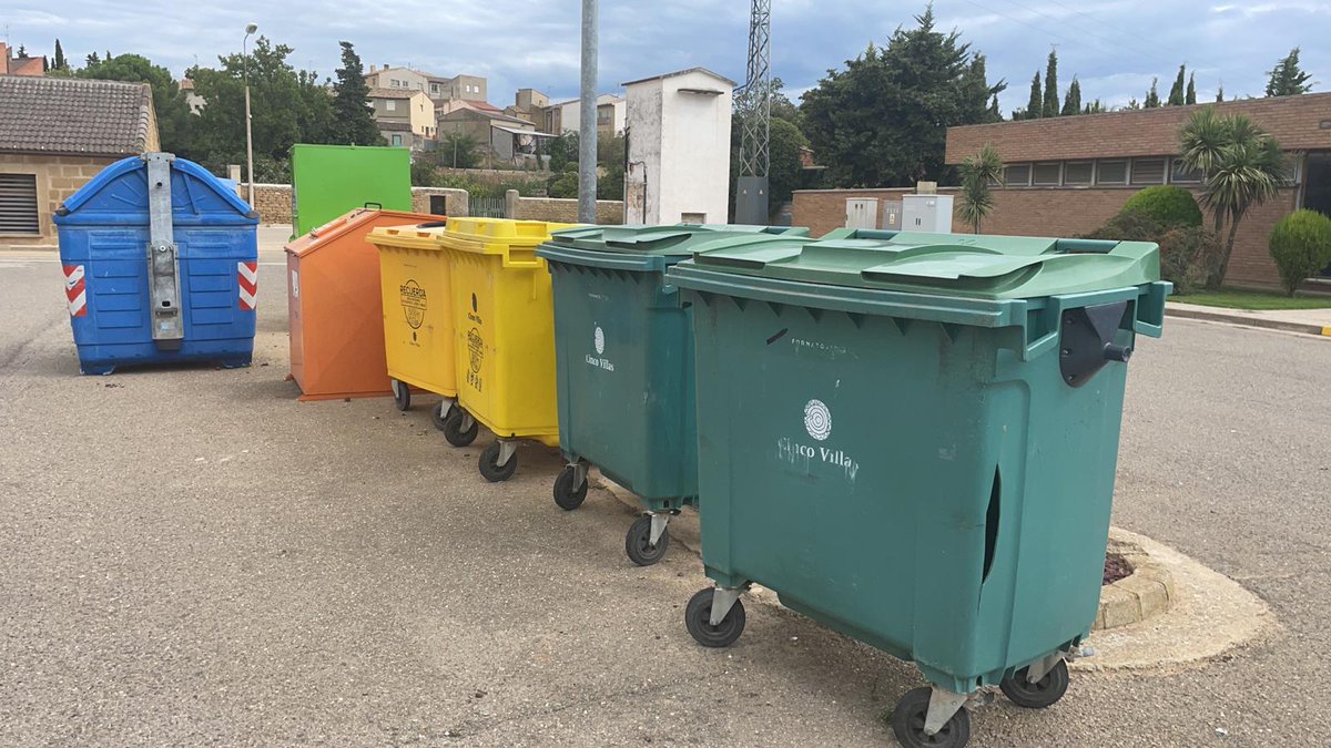 La #comarcacincovillas sigue apostando por el reciclaje. Así, cada cincovillés ha #reciclado en 2025 unos 14,7 kilos/año de cartón y papel y 15,2 kilos/año de envases ligeros. 
♻️Toda la información, pinchando aquí:
comarcacincovillas.es/wp-content/upl…