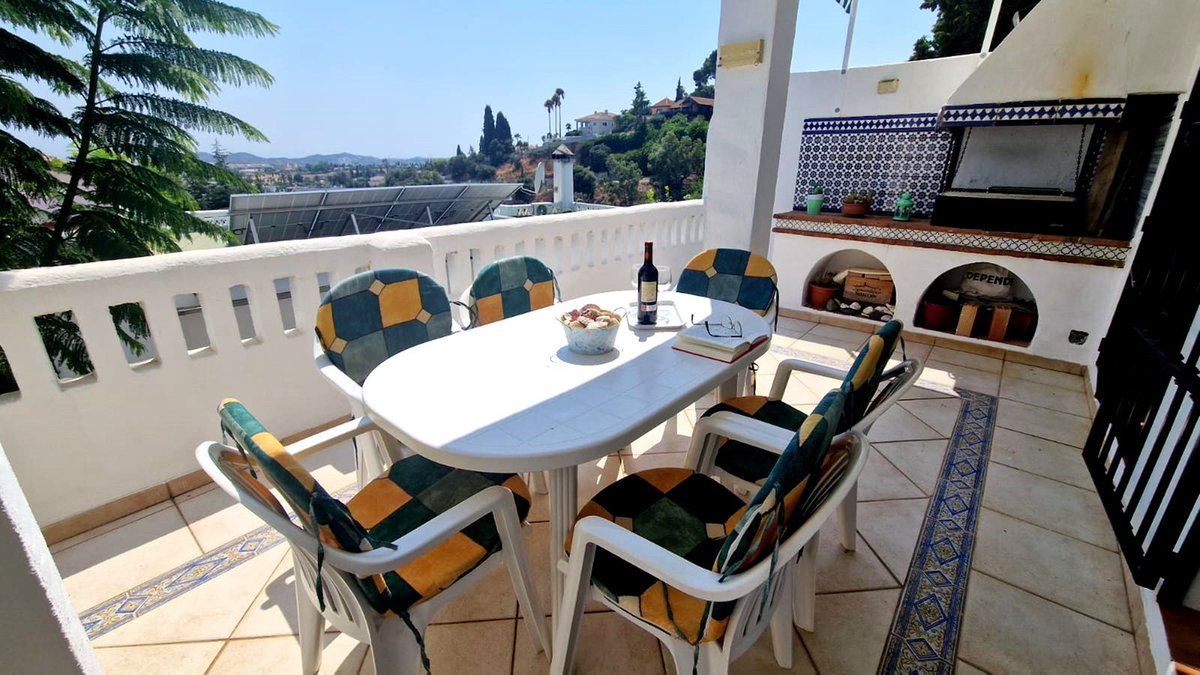 arribaestates's tweet photo. Partially renovated townhouse in #Mijas with panoramic views. Over 3 floors, it features 3 bedrooms, terraces on every level, a solarium, modern kitchen, and BBQ terrace. Community pool &amp; gardens. Peaceful location. minutes from #fuengirola !
380,000€!
https://t.co/DAAPuo14Po https://t.co/Dfn4MYHDpX