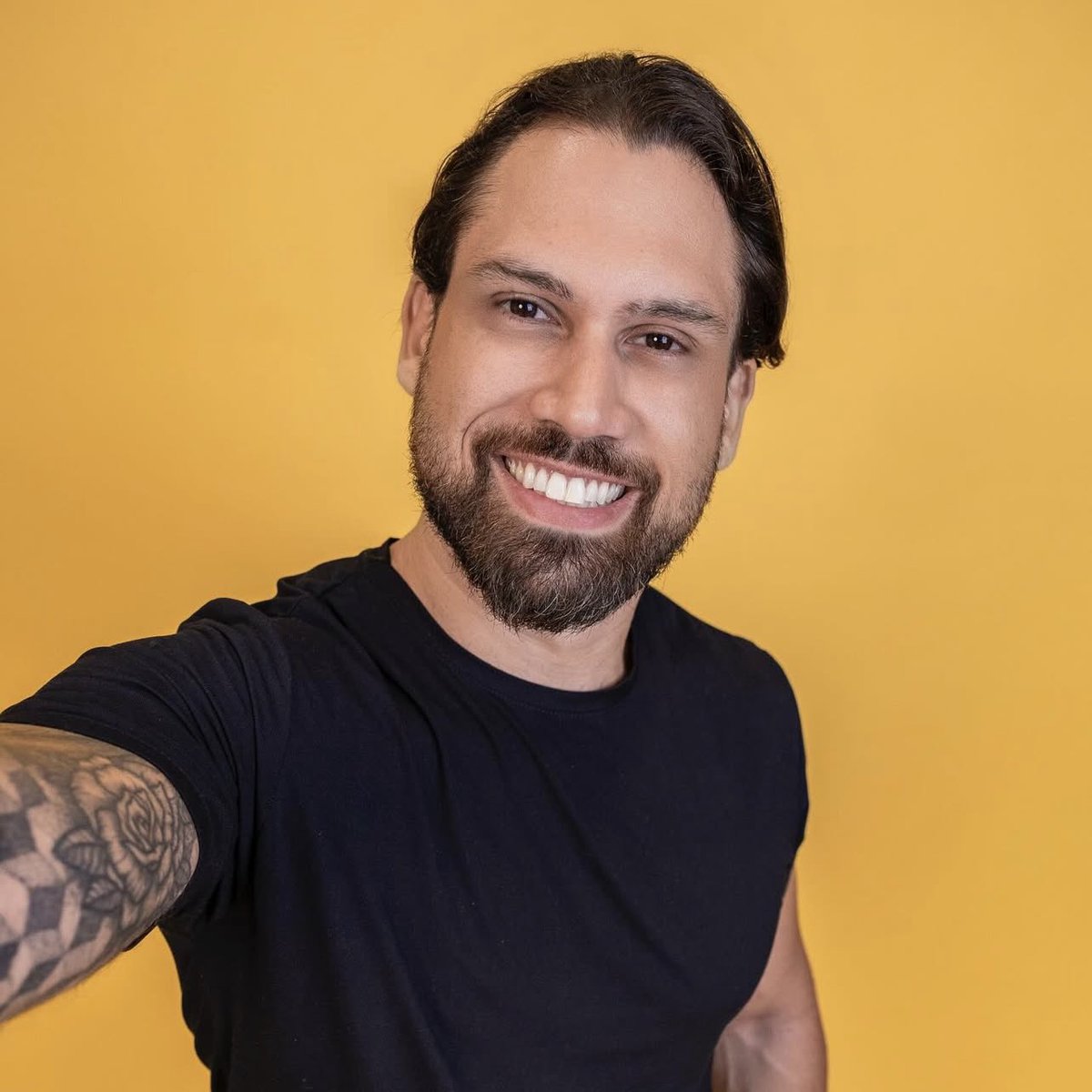 centralreality's tweet image. Sérgio Tristão, que faz parte da equipe de Ana Paula Renault, faz desabafo:

“Não dormi quase nada essa noite. Motivo: Brigido tava no quarto ao lado, equipe falando alto, batendo a porta do quarto a noite toda e até de manhã falando que a Globo manipulou o paredão.”