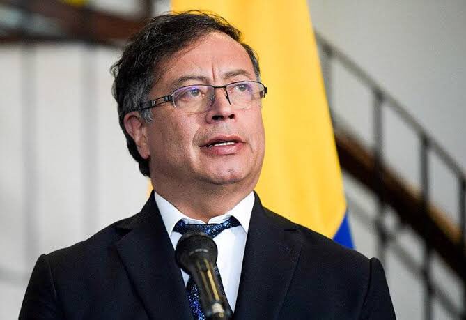 ES TENDENCIA Gustavo Petro afirmó que, tras reunirse con Donald Trump, sostuvo que el verdadero poder detrás del narcotráfico global opera fuera de Colombia

«La línea del narcotráfico no vive en Colombia. Vive en Dubái, Madrid y Miami. Ellos son los jefes de los jefes.