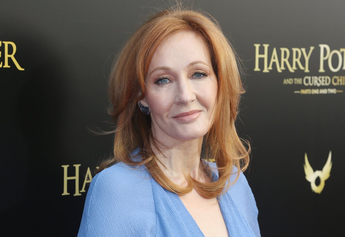 DEADLINE's tweet photo. J.K. Rowling‘s critics jumped to the conclusion that she had invited Epstein, but in a post on X/Twitter, the 'Harry Potter' author denied ever meeting or communicating with the criminal. The DoJ documents support her recollection of events

Full story here: https://t.co/PQclGE61cs