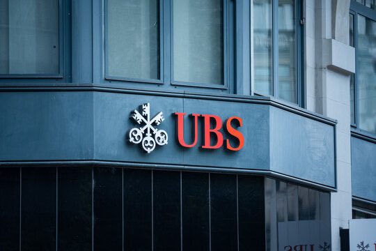Vivek4real_'s tweet image. 🇨🇭 $8 TRILLION BANKING GIANT UBS JUST ANNOUNCED TO OFFER BITCOIN AND CRYPTO TRADING TO THEIR CLIENTS 

THEY HAVE OVER 2.5 MILLION CLIENTS 🚀
