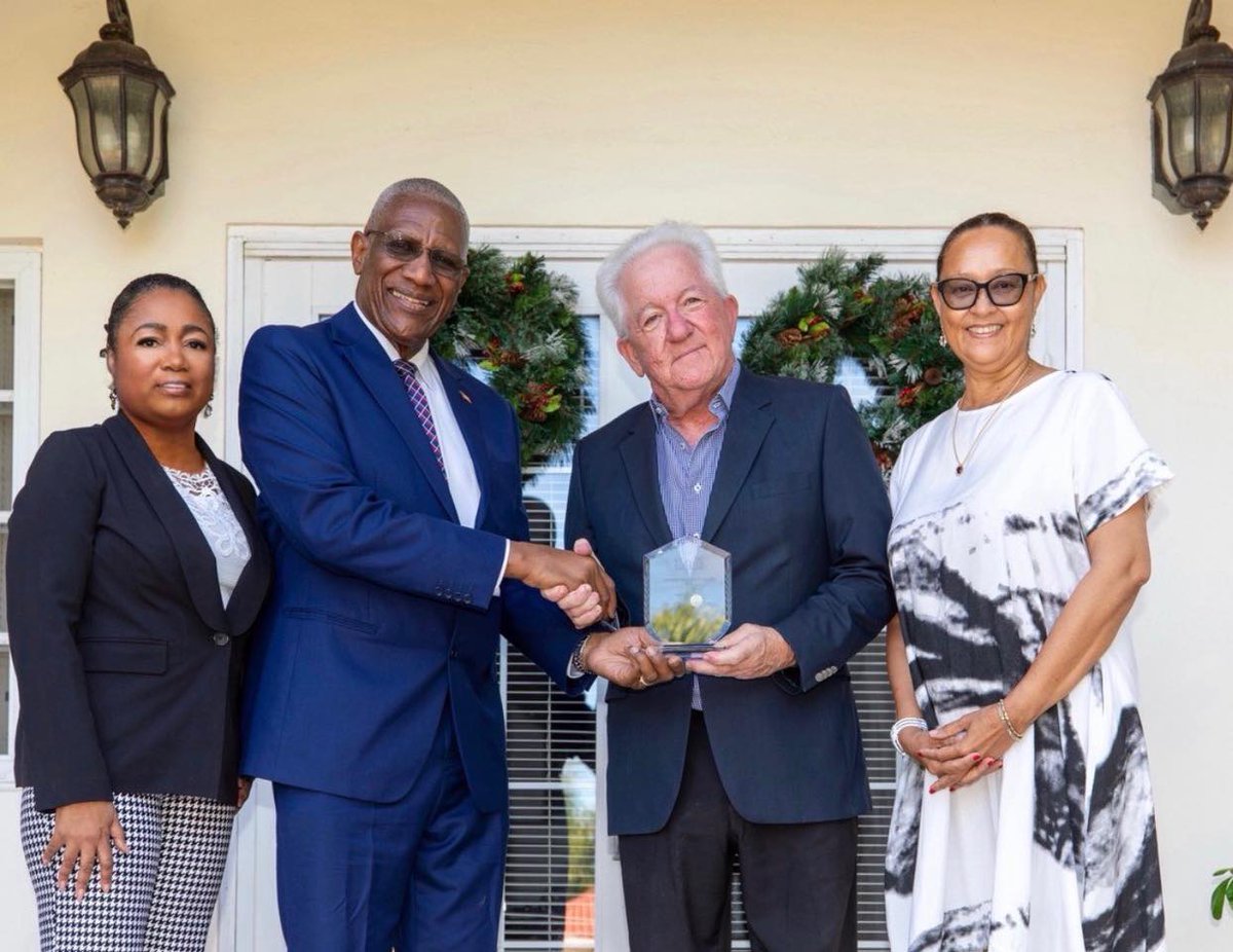 Charles Walwyn Receives Halo Foundation’s Crystal Volunteer Award

Read more:
foundationhalo.org/charles-walwyn…