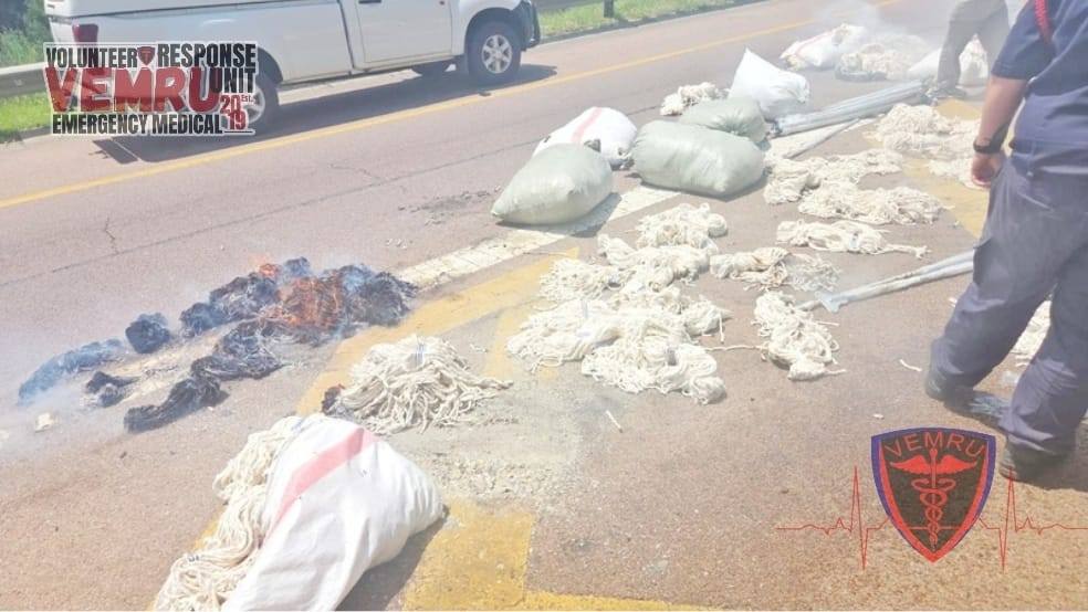 _ArriveAlive's tweet image. A load on a truck catches fire on the N1 north at the Rigel Avenue off-ramp in Pretoria East 

arrr.co.za/nR7EN

#ArriveAlive #GoodsInTransit #VehicleFire @BurnshieldZA