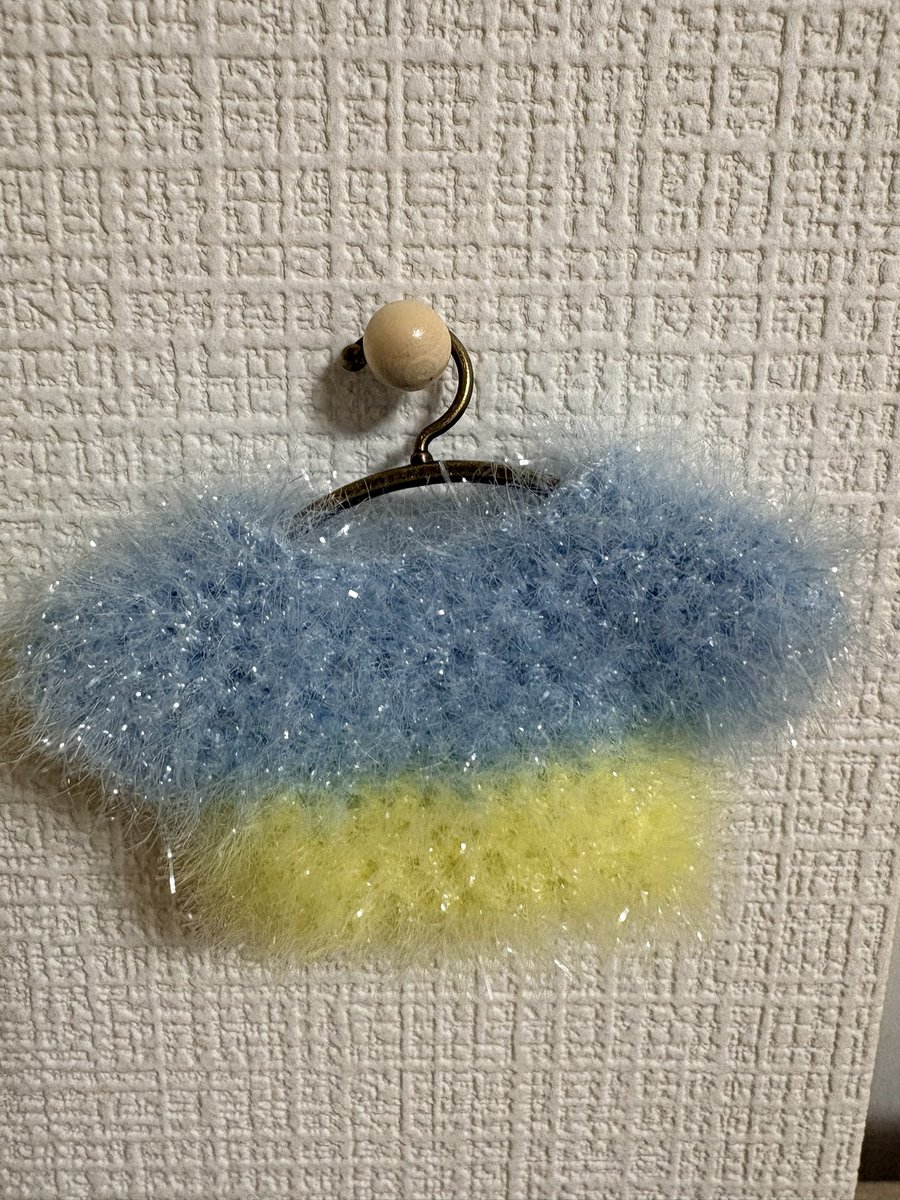 ringo_mogumog's tweet photo. 【お知らせ】
インテで頒布したきらふわセーターですが、デカい毛糸ひと玉で作れるだけ作ったのでそのぶんを再頒します🩵💛✨
今回は10cmちゃん用も少しだけ作りました☺️
2/7（土）21時頃BOOTHにて頒布開始予定です！ご興味ある方はぜひ〜！ https://t.co/Eu9cFBr668