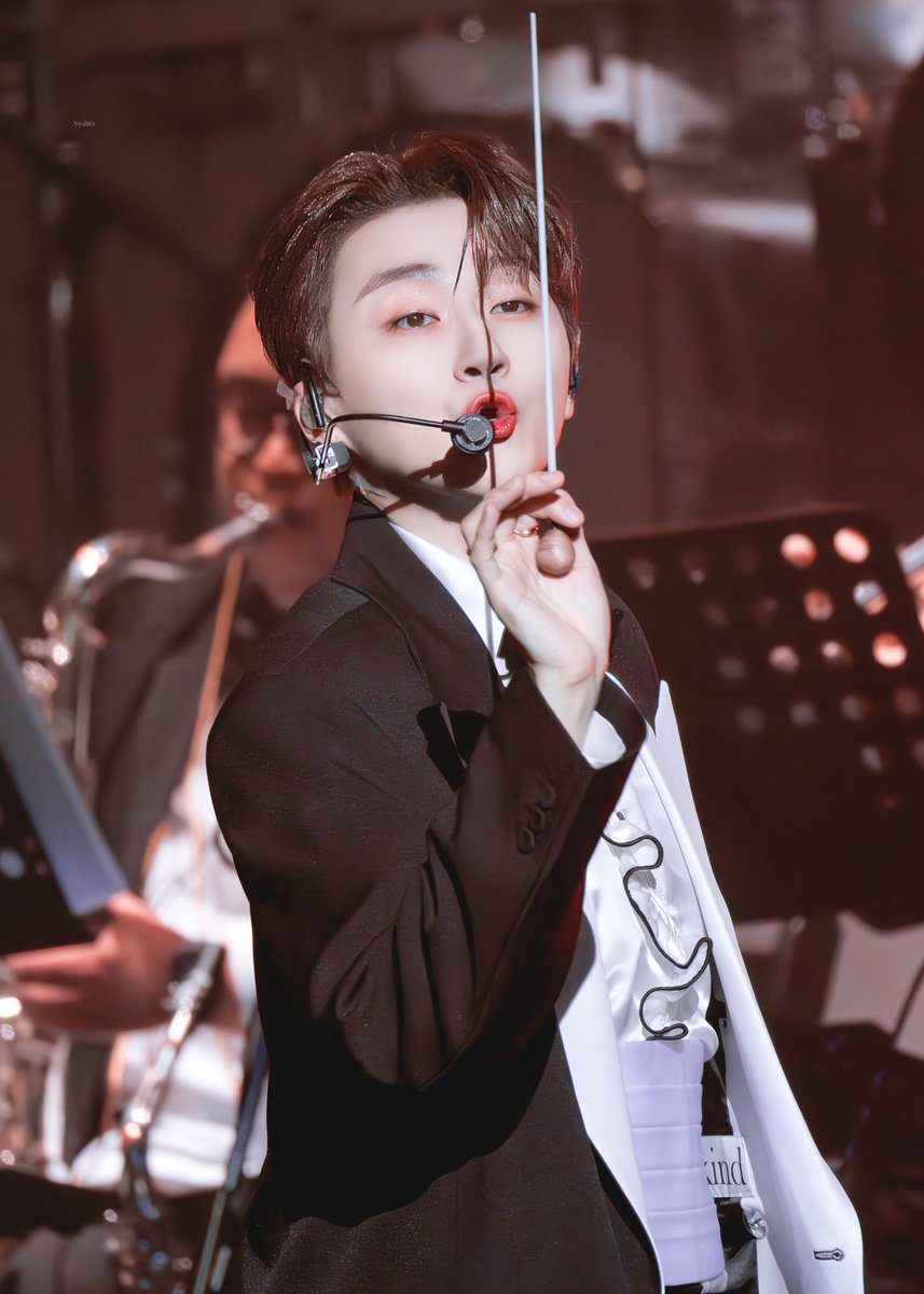 syabto1's tweet image. 남기는 건 뭐 얼마나 있나 싶고, 그런데도 하나라도 더 못 보여줘서 미안해하고 

낯선 장르일 수도 있다는 거 너무 잘 알아서- 그럼에도 본인이 가지고 있는 음악세계를 우리에게도 보여주고 싶어해서 뭐 하나 본인 손 안 거치는거 없게 치열하게 준비해서 브랜딩한 콘서트