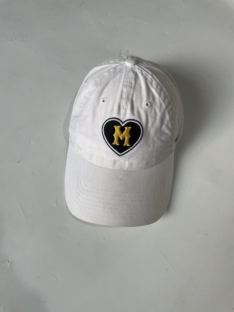 ChalePurpleThis's tweet photo. Caps available 
40 cedis 
Dm to purchase https://t.co/QtGOOsr6EH