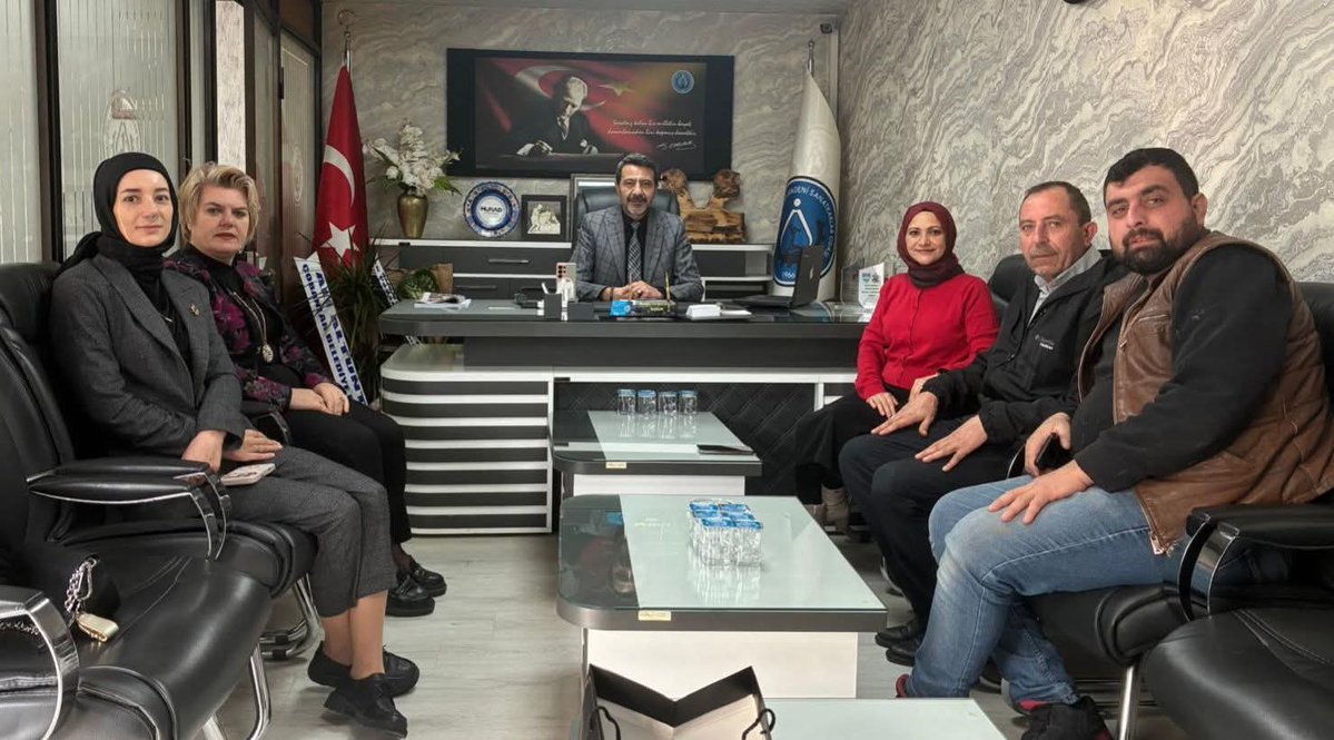 Madeni Sanatkarlar Odası başkanlığında güven tazeleyerek yeniden seçilen kıymetli ağabeyim Mustafa Yılmazaslan'a hayırlı olsun ziyaretinde bulunduk. 
Yeni dönemin esnafımıza yeni fırsatlar, iş birlikleri, destekler sağlamasını temenni ediyorum.