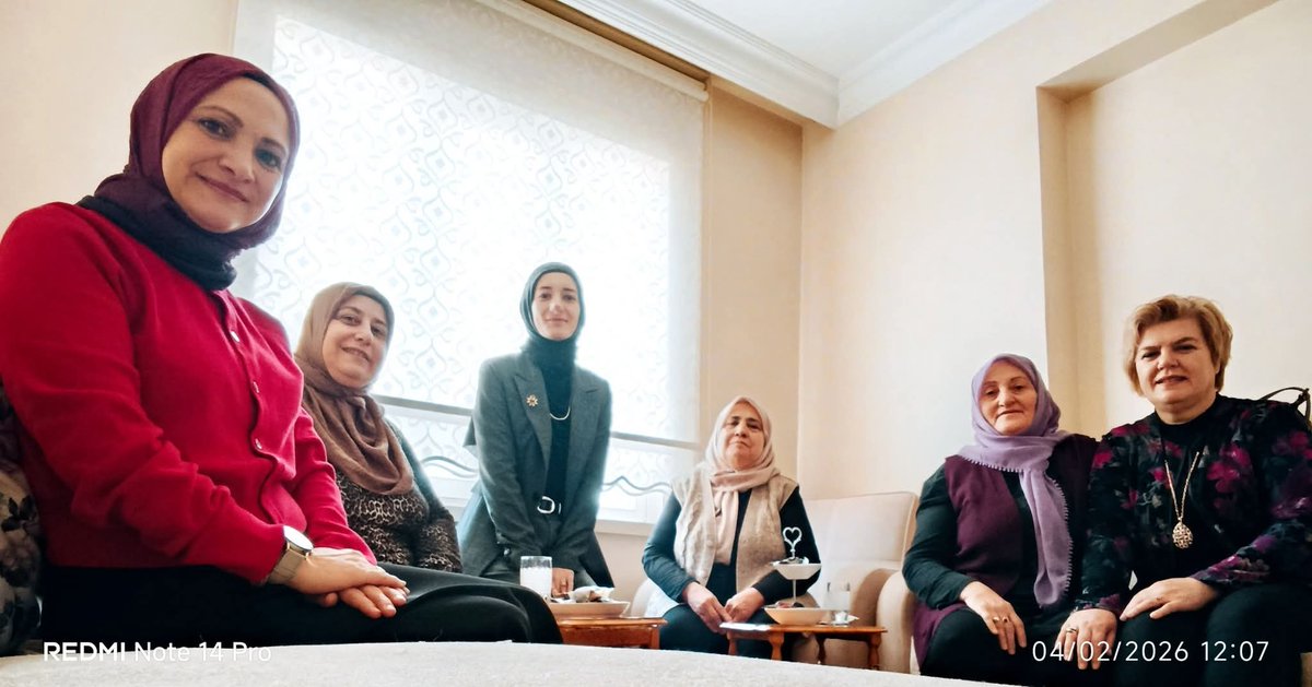 Kurucu kadın kollarında birlikte hizmete râmolduğumuz kıymetli ablam Asuman Ceran'a Umre ziyareti vesilesiyle konuk olduk. 

Rabbim Umre ziyaretini kabul eylesin, bizlere de nasip eylesin.