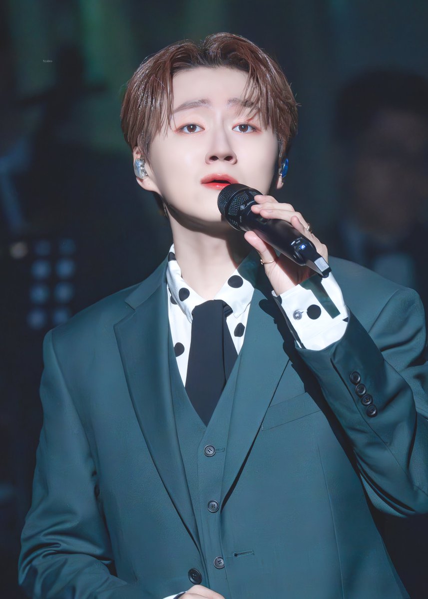 syabto1's tweet image. 남기는 건 뭐 얼마나 있나 싶고, 그런데도 하나라도 더 못 보여줘서 미안해하고 

낯선 장르일 수도 있다는 거 너무 잘 알아서- 그럼에도 본인이 가지고 있는 음악세계를 우리에게도 보여주고 싶어해서 뭐 하나 본인 손 안 거치는거 없게 치열하게 준비해서 브랜딩한 콘서트