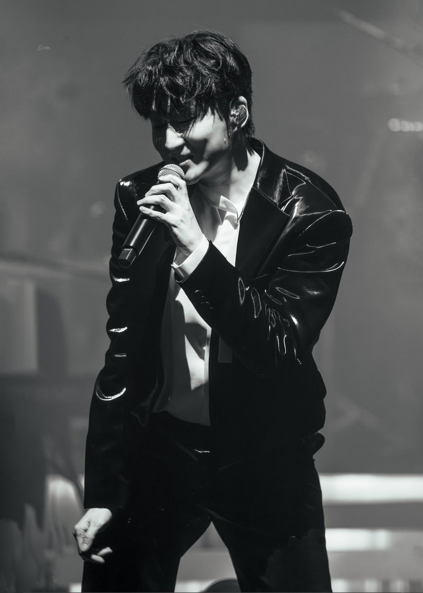 syabto1's tweet image. 남기는 건 뭐 얼마나 있나 싶고, 그런데도 하나라도 더 못 보여줘서 미안해하고 

낯선 장르일 수도 있다는 거 너무 잘 알아서- 그럼에도 본인이 가지고 있는 음악세계를 우리에게도 보여주고 싶어해서 뭐 하나 본인 손 안 거치는거 없게 치열하게 준비해서 브랜딩한 콘서트