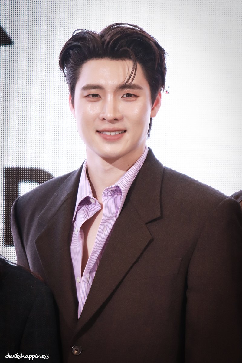 devilshappiness's tweet image. ออนสเตจ 😁

#MeanPhiravich 
#UltimateTroopBoardJump2026