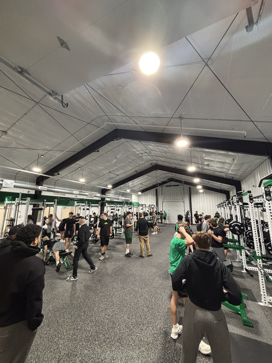 CoachNickWb's tweet photo. First 5:59 lift in the new weight room! Shoutout to Coach Wolf and everyone who made this building happen! Go Warriors! #AllGasNoBrakes 🟢 https://t.co/PSxTfsMVS3