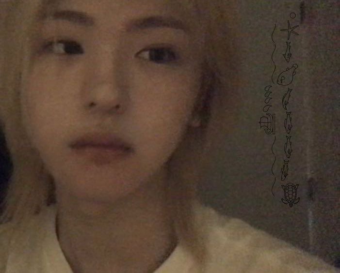 yourmyangel88's tweet photo. 옛날 셀카들 중에 약간 이런 무드의 어두운 셀카들을 진짜 좋아함 .. ♥ https://t.co/hWXBSZjjlG