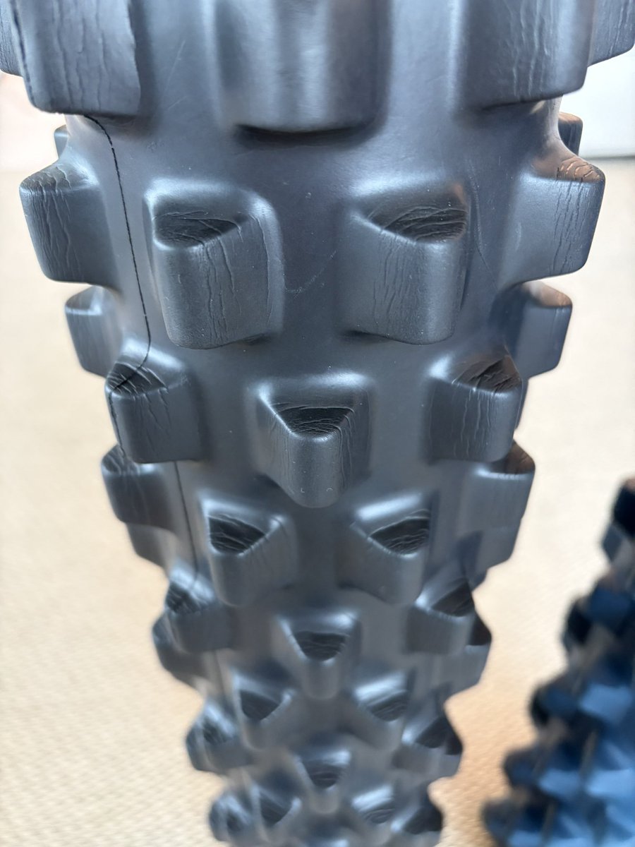 도수치료비 마사지 비용 천만원 절감 꿀팁 방출

이걸로 어깨랑 등 조져라 

일단 하다가 아파서 죽을것 같든 말든 일단 조져라 

최고 강도인 XFIRM도 
돌기 날개가 빠그라질 정도로 조졌다

이거하고 도수치료 안간다

참고로 이건 존나게 유명한거라 
나한테 광고 들어올 급이 아니다