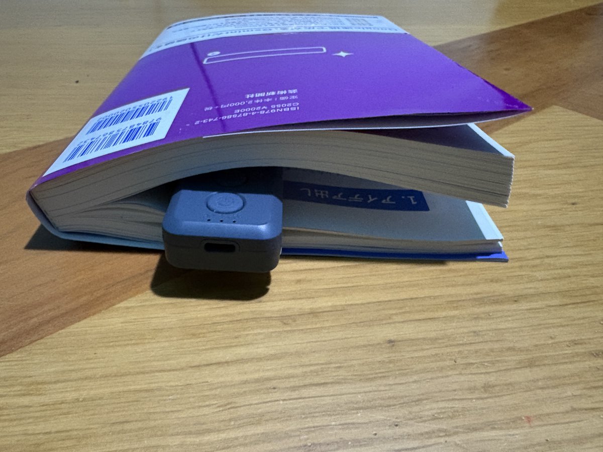 akius17's tweet photo. アップグレードされたglocusentのクリップ式ブックライトがいい！

glocusent Upgrated Bookmark Book Light

手元だけを照らすから、寝る前の読書にぴったり

タイマー消灯で、寝落ちで点けっぱも防げるし、さらに睡眠補助機能で、消灯まで徐々に暗くしていくあわせ技も

寝る前読書に最特化した一品 https://t.co/cKWFbkpQkc