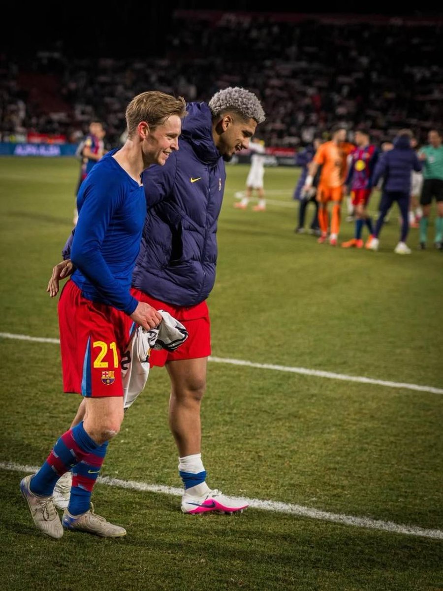 BarcaTimes's tweet photo. 📲 | Frenkie on IG: "Onto the semis 💪🏻" https://t.co/EmEld2wfmv
