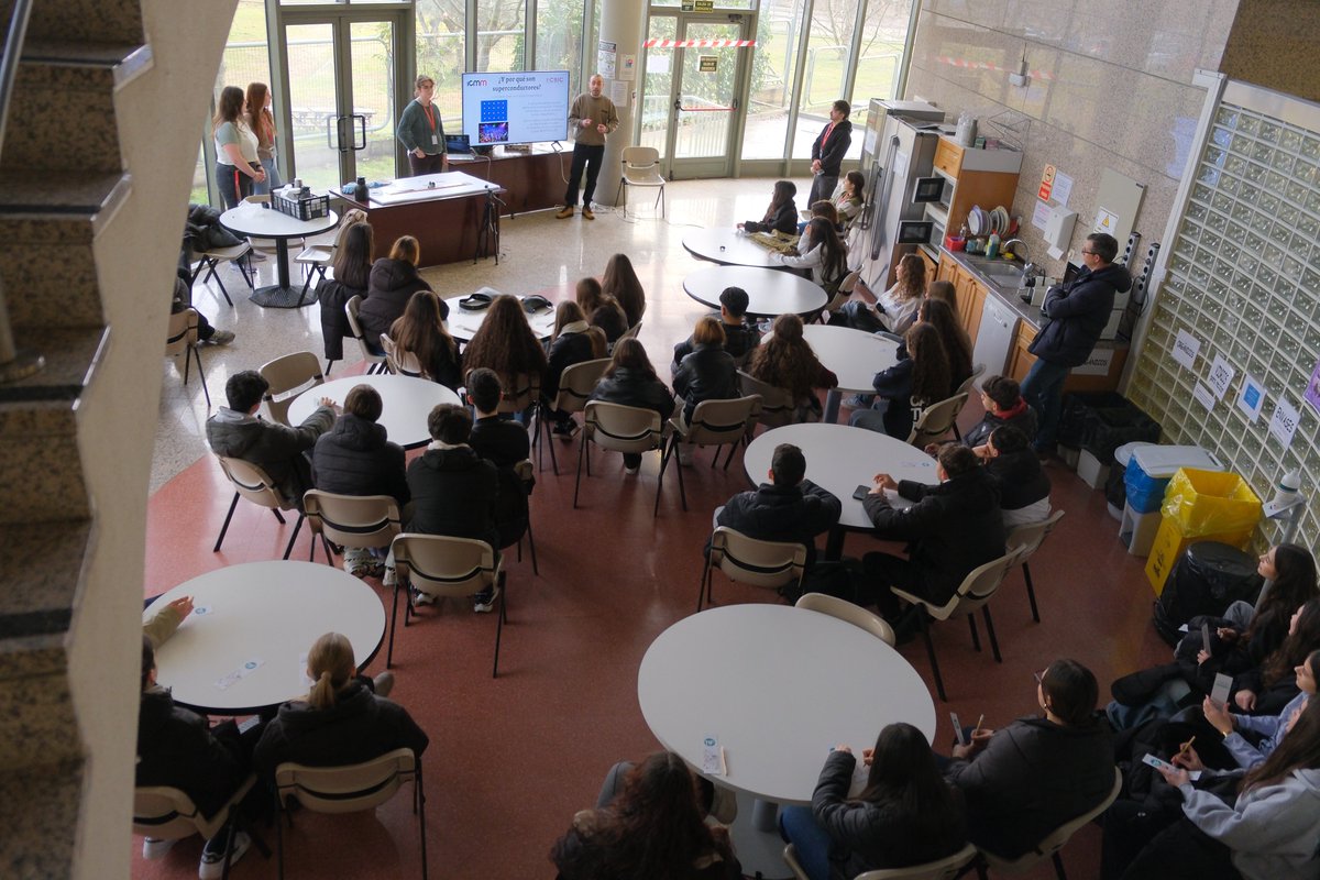 icmm_csic's tweet image. 📝El viernes pasado tuvimos la visita de alumnos y alumnas de 1º de Bachillerato del IES María Moliner de Coslada (Madrid).

🧪Seguimos trabajando para despertar el interés por
la #ciencia de #materiales y la investigación entre la
juventud. #icmmlife #divulgación