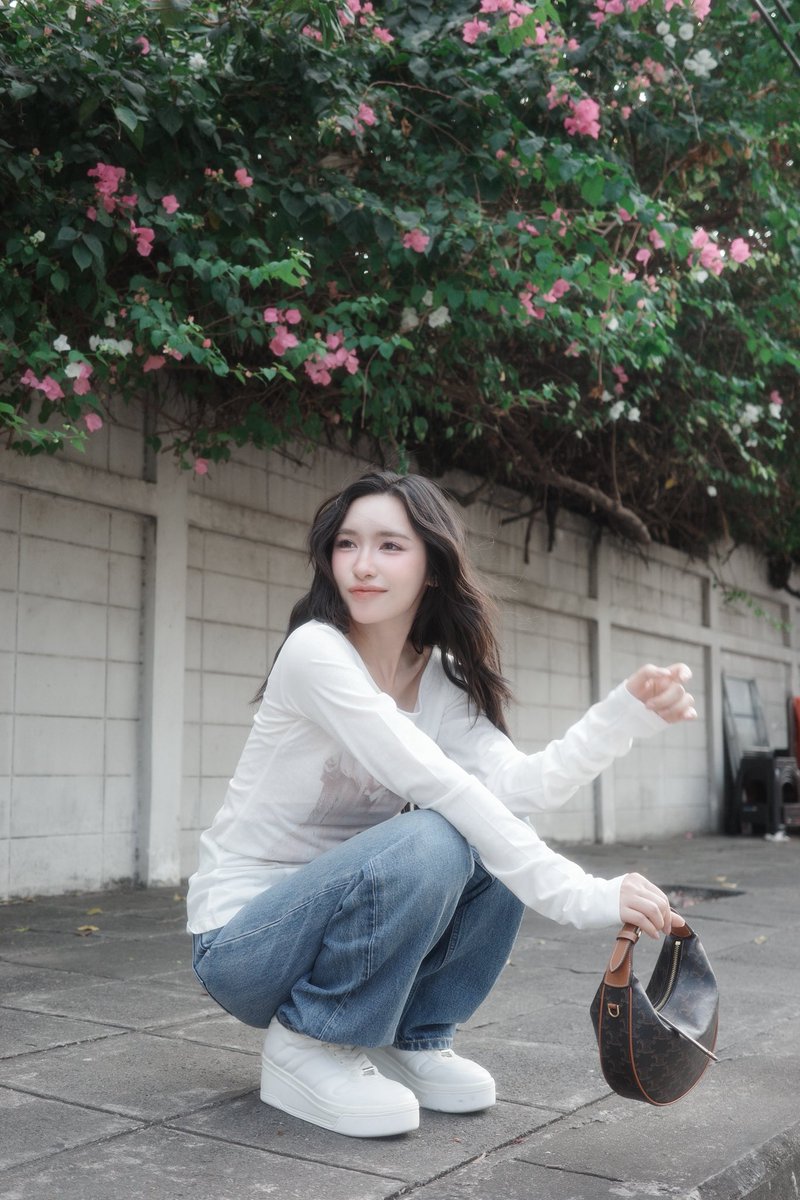 Lookkaeww_k's tweet photo. Smiles, luck, and you 🍯🌸

ขอบคุณแฟนๆที่รักและซัพพอร์ตกันนะคะ จะบอกว่ายอดปังมากกกก ลูกค้าแฮปปี้ฝุดๆ ได้เจอกันอีกแน่นอน คิดถึงดวงใจของลูกแก้วที่สุดเลยเคิ้บ Thank you so much for everything! 🥳🎉🫶🏻✨

📸: P’Lookmai

LK YOU ARE LOVED 04
#lookkaewkamollak
#DeerSecretXLookkaew https://t.co/Eom3UY6b01