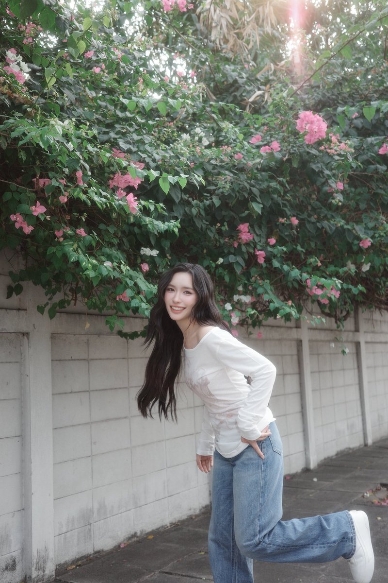 Lookkaeww_k's tweet photo. Smiles, luck, and you 🍯🌸

ขอบคุณแฟนๆที่รักและซัพพอร์ตกันนะคะ จะบอกว่ายอดปังมากกกก ลูกค้าแฮปปี้ฝุดๆ ได้เจอกันอีกแน่นอน คิดถึงดวงใจของลูกแก้วที่สุดเลยเคิ้บ Thank you so much for everything! 🥳🎉🫶🏻✨

📸: P’Lookmai

LK YOU ARE LOVED 04
#lookkaewkamollak
#DeerSecretXLookkaew https://t.co/Eom3UY6b01