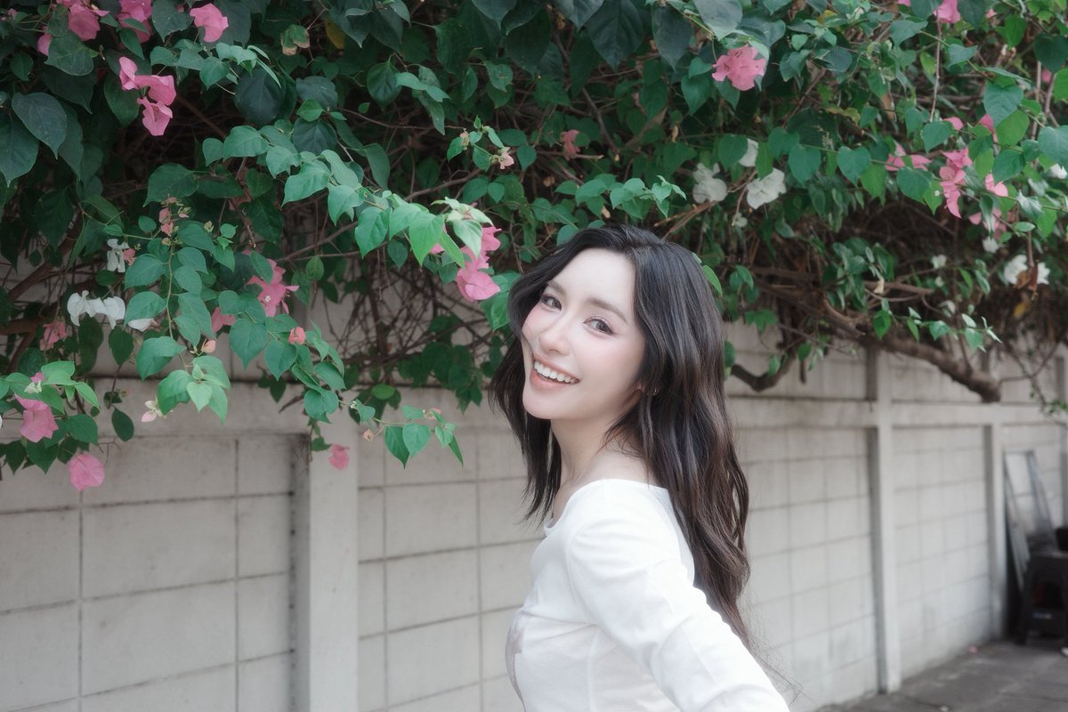 Lookkaeww_k's tweet photo. Smiles, luck, and you 🍯🌸

ขอบคุณแฟนๆที่รักและซัพพอร์ตกันนะคะ จะบอกว่ายอดปังมากกกก ลูกค้าแฮปปี้ฝุดๆ ได้เจอกันอีกแน่นอน คิดถึงดวงใจของลูกแก้วที่สุดเลยเคิ้บ Thank you so much for everything! 🥳🎉🫶🏻✨

📸: P’Lookmai

LK YOU ARE LOVED 04
#lookkaewkamollak
#DeerSecretXLookkaew https://t.co/Eom3UY6b01
