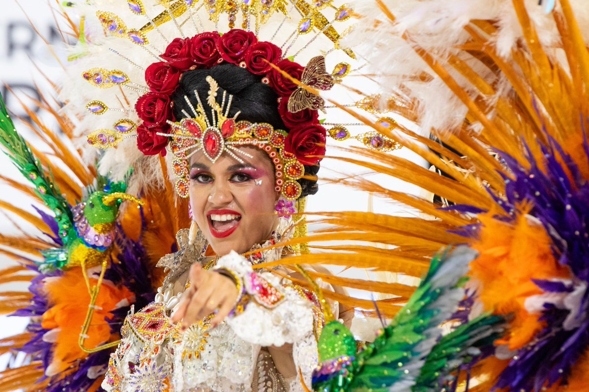 municorrientes's tweet photo. 🎉 Esta noche el Anfiteatro Cocomarola se viste de fiesta y esplendor con el #ShowDeComparsas 💃 Ritmo, color y toda la pasión de Sapucay, Ará Berá, Copacabana y Arandú Beleza en una noche imperdible 🎶✨ https://t.co/61fOsy6l1J