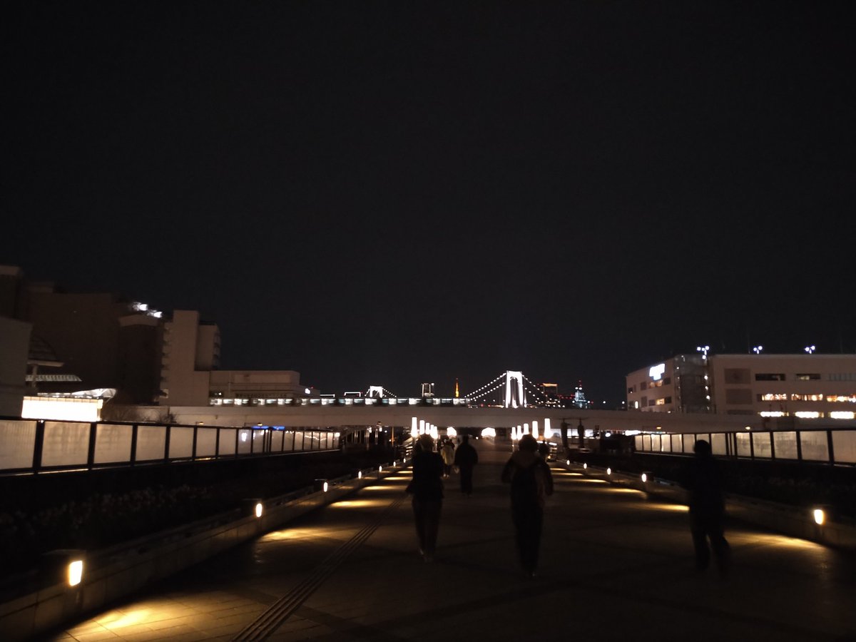29coppen's tweet photo. オウテカ終了！バキバキのビートにあわせて終始身体を揺らして（比較的）快適な80分。ただ、音が気持ち良いというよりも代え難い体験という印象が勝っている😀 https://t.co/yWBczd6XEm