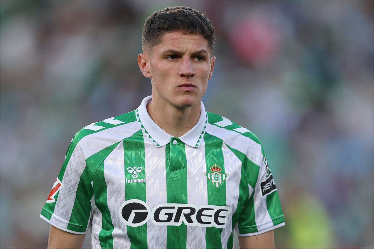 Galatasaraylı taraftarların başlattığı #AltimiraCimboma etiketi Türkiye gündeminde ilk sırada yer alıyor.