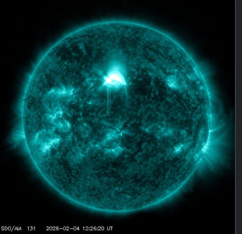 🚨EN DIRECT : une éruption solaire de classe X4.21 viens d’avoir lieu