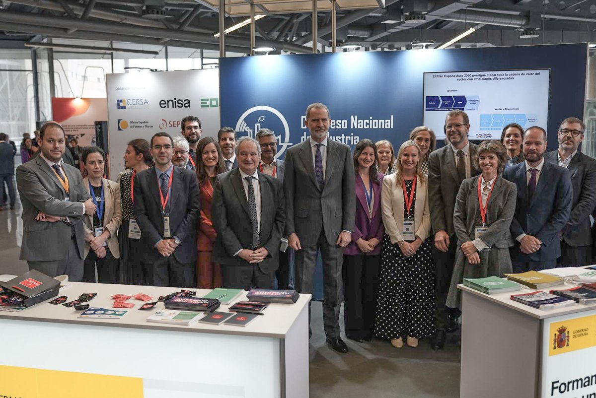 eoi's tweet photo. Muy bien acompañados en el @CongresoInd @eoi @minturgob #somosEOI https://t.co/1AaLY3IG3o