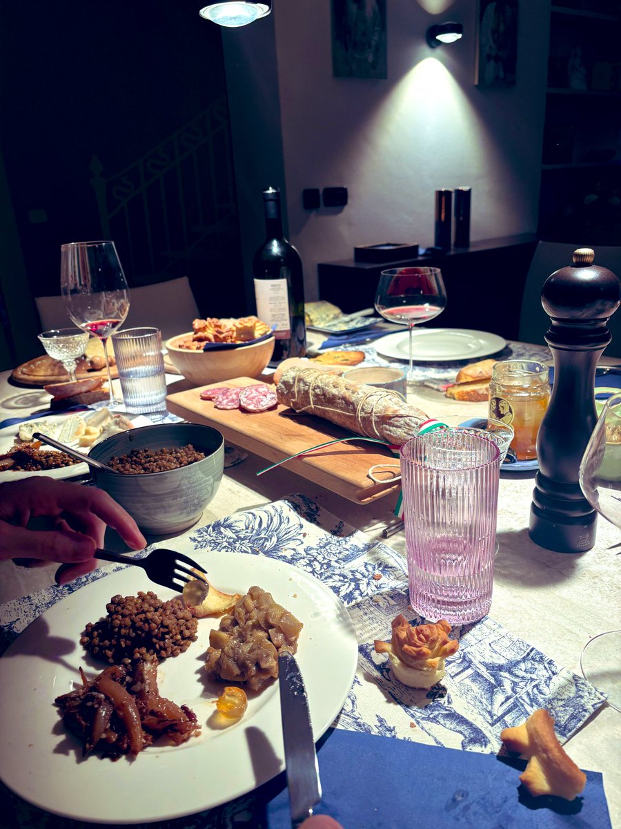 Ashley Drohan tweet media