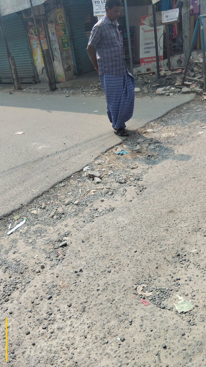 AsSan98mat01's tweet photo. @chennai_Highway @evvelu @cmrlofficial @CMOTamilnadu the #mountpoonamalee road in #ayyapanthangal opp to #ambedhkar statue is in very bad shape with lot of #potholes. Repair immediately https://t.co/VaPaHaeIfJ