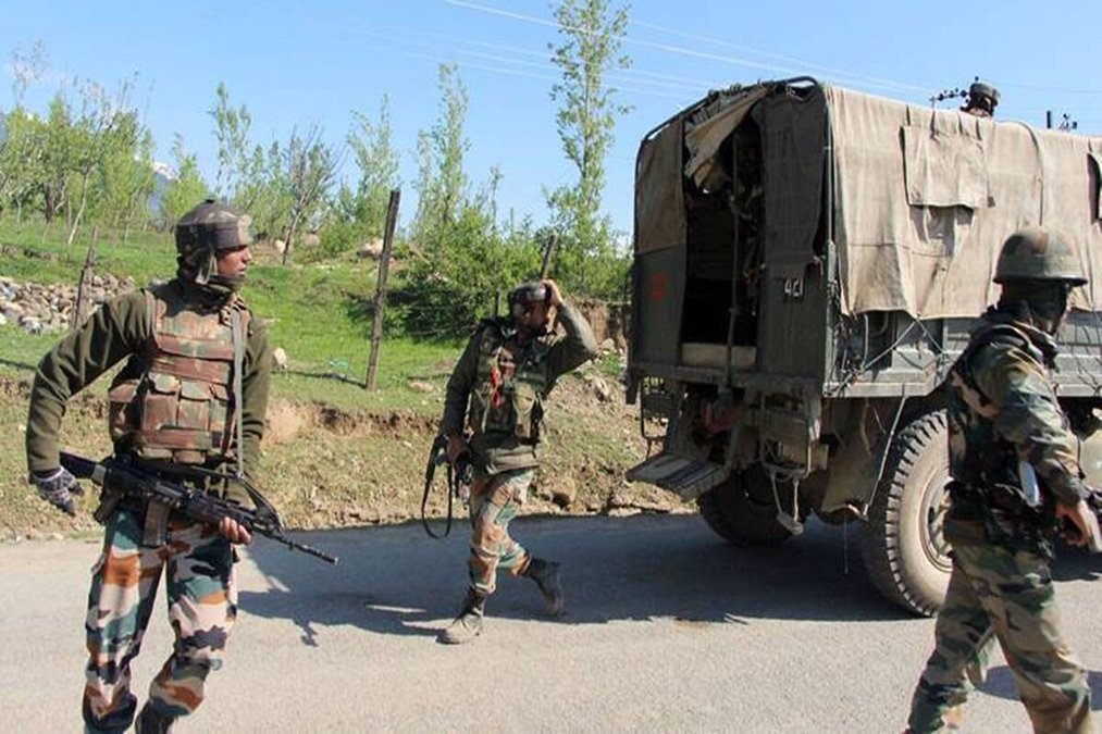 YunusKashmir's tweet photo. Officials said contact with the #terrorists was established a day earlier, after which #forces maintained pressure and denied them any #opportunity to escape. A calibrated and coordinated response led to the successful #neutralisation of both terrorists. https://t.co/5twgD0UnnA