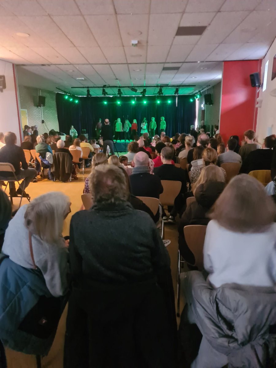 Zondag 1 februari was er een succesvol optreden van Jeugdtheater KABAAL in het Kostverlorenkwartier. Goed bezocht door ongeveer 100 belangstellenden. Wilt u vaker leuk theater of muziek op de zondagmiddag? U kunt met ideeën komen: info@vanostadestichting.nl